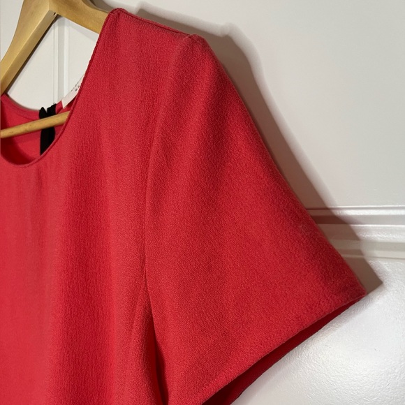 Elodie short sleeve blouse in coral with black trim and button detail, size xl. - Picture 6 of 13